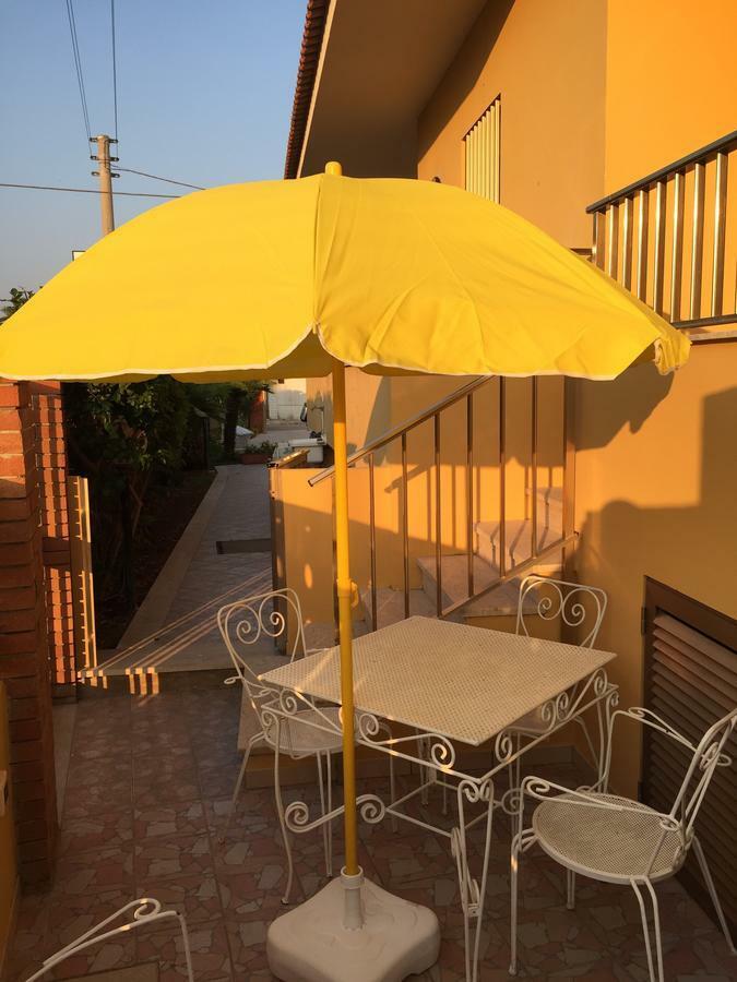 سانتا كروتْشّي كاميرينا B&B Fiori Gialli Caucana الغرفة الصورة
